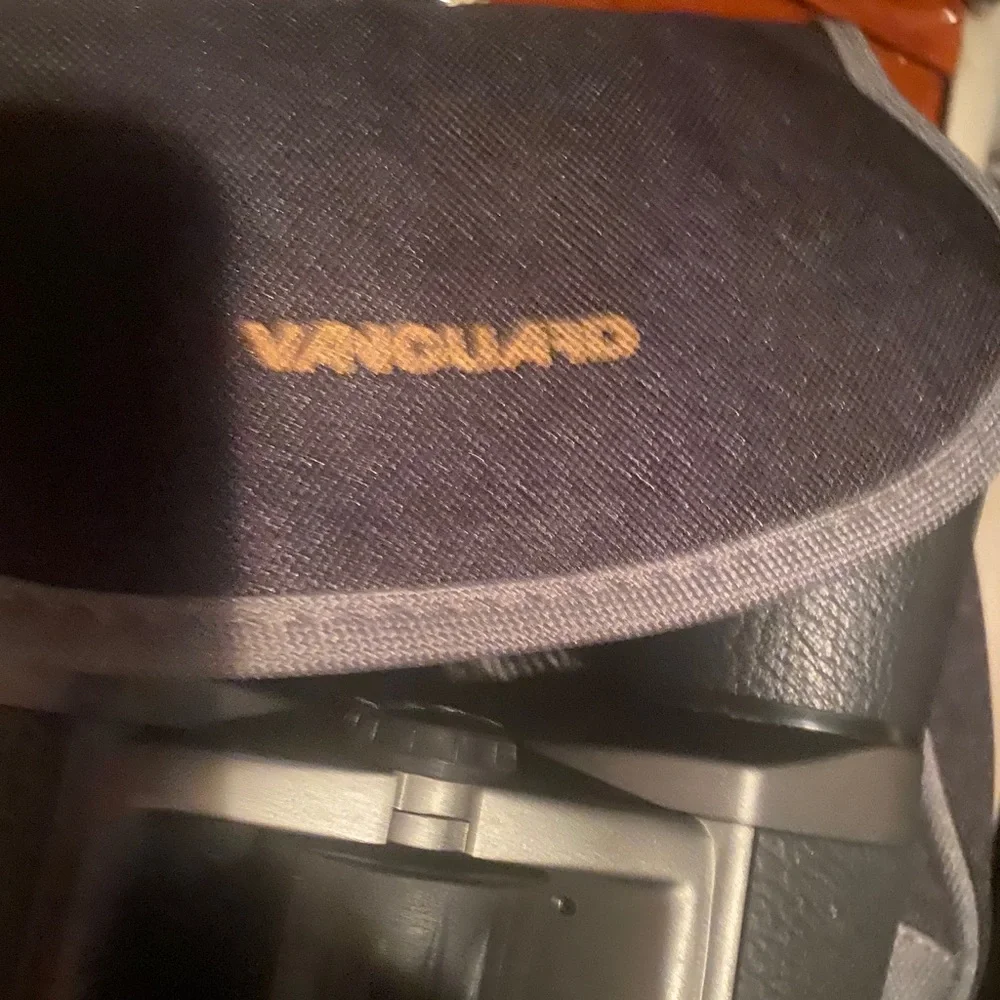 Vanguard binoculars case Included excellent for bird watching good condi…